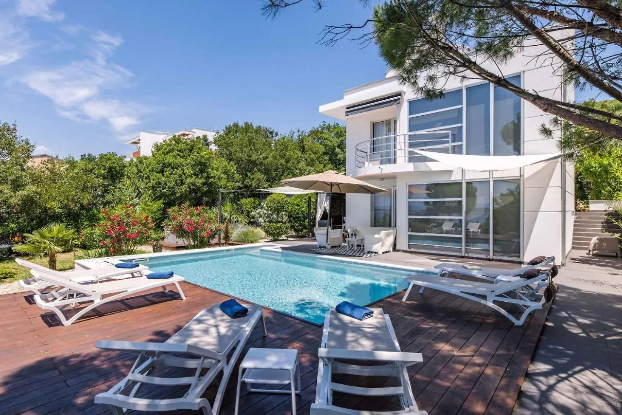 Holiday Home In Dramalj 39404